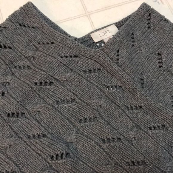 ANN TAYLOR LOFT Knit Gray Poncho - Picture 3 of 4